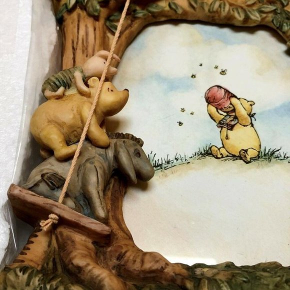NIB CLASSIC WINNIE THE POOH PICTURE FRAME BY CHARPENTE. - Picture 2 of 3